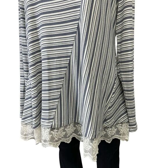 LOGO Lori Goldstein Gray Assymetric Striped Longsleeve Tunic Top Lace trim sz L - Picture 3 of 7